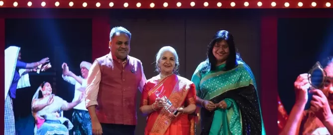 Jay Shah and Lily Pandeya presented the Lifetime achievement award to Sushma Seth (1)